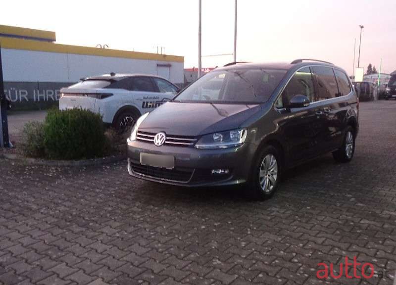 2019' Volkswagen Sharan photo #2