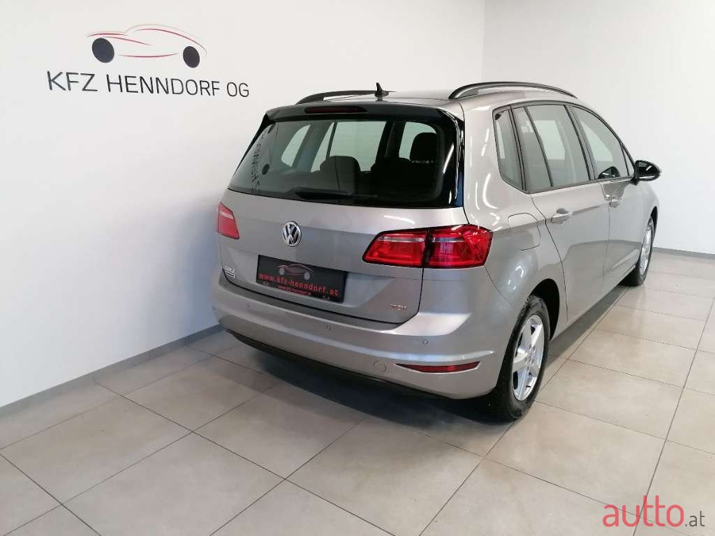 2017' Volkswagen Golf photo #6