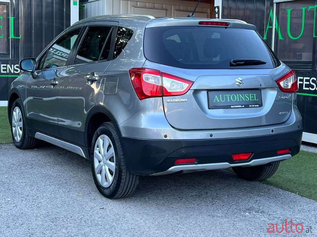 2016' Suzuki SX4 photo #2