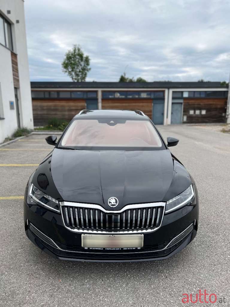 2021' Skoda Superb photo #2
