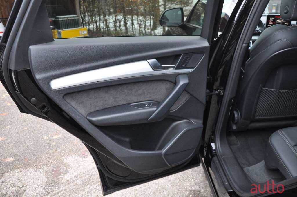 2019' Audi Q5 photo #6