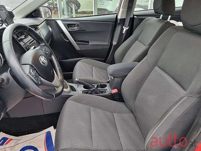 2014' Toyota Auris photo #5