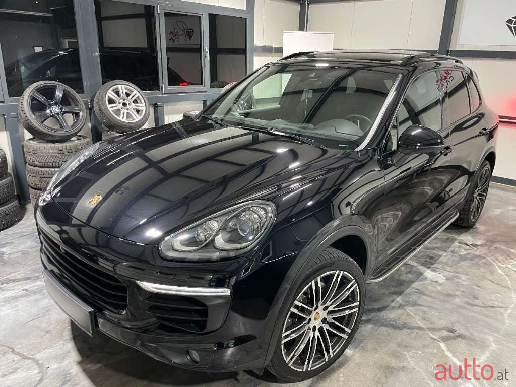 2015' Porsche Cayenne photo #2