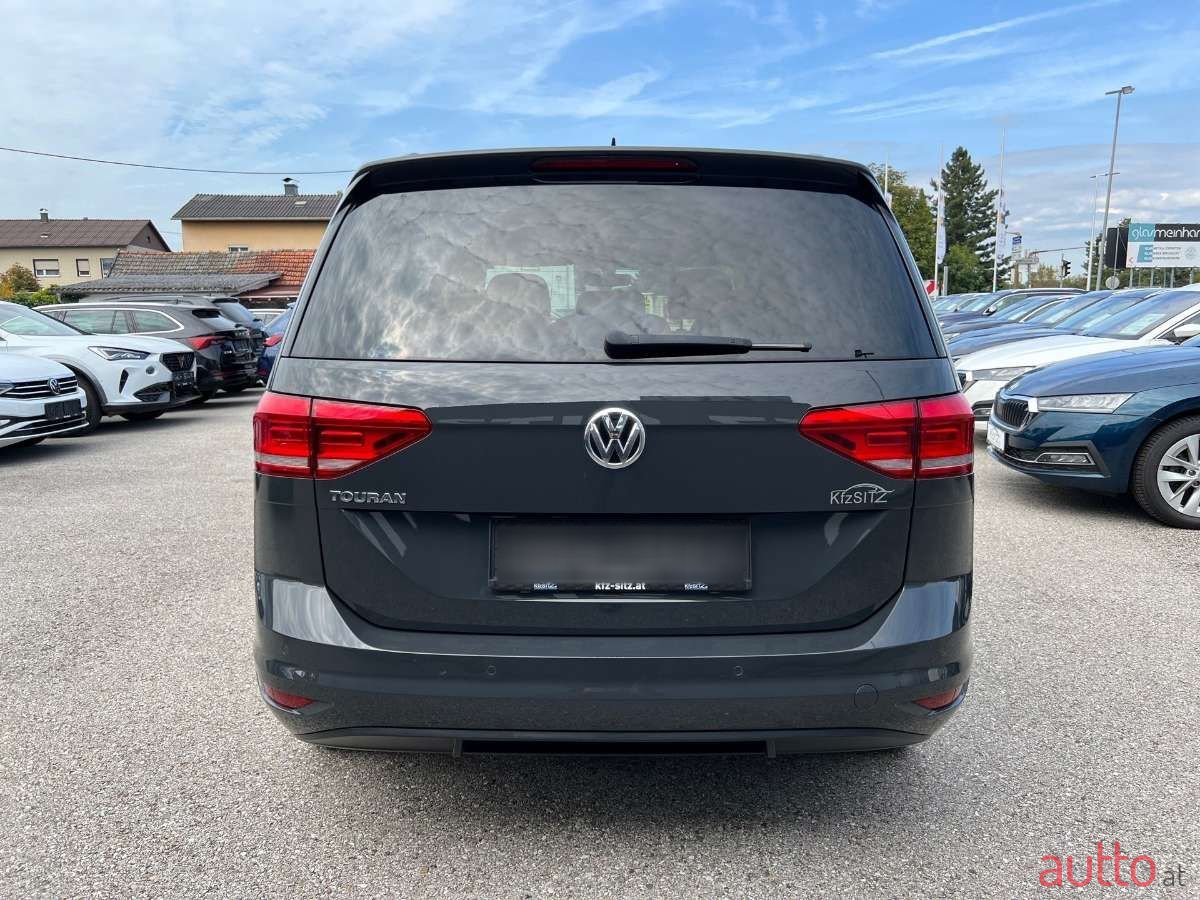 2019' Volkswagen Touran photo #4