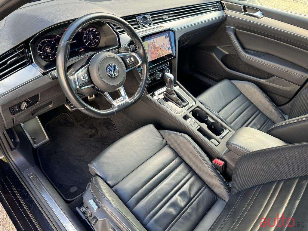 2019' Volkswagen Passat photo #2