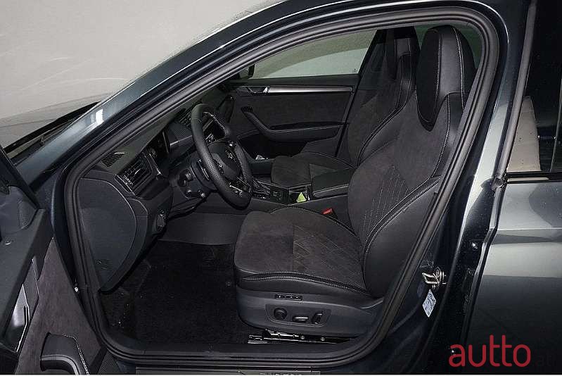 2021' Skoda Superb photo #5