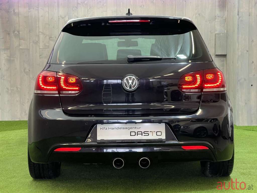 2011' Volkswagen Golf photo #4