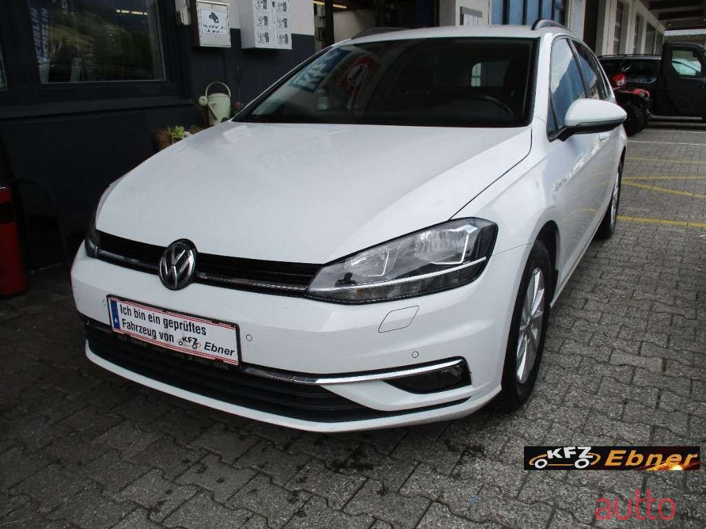 2017' Volkswagen Golf photo #3