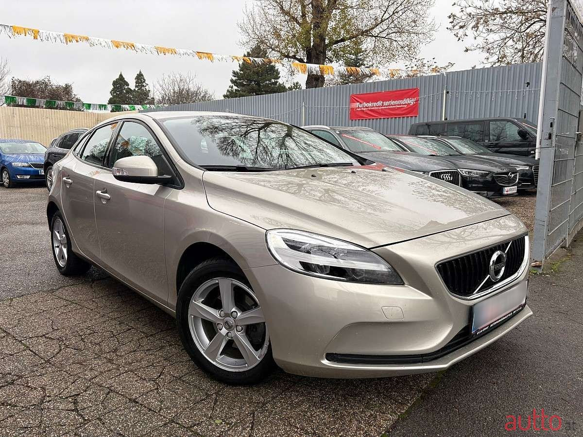 2017' Volvo V40 photo #2