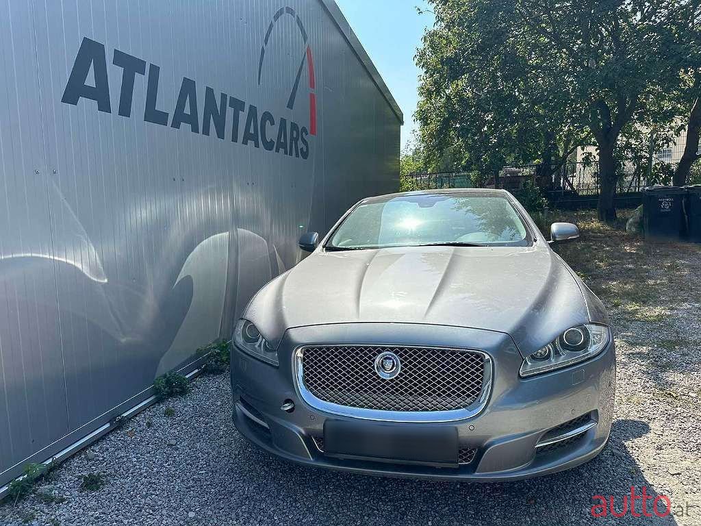 2013' Jaguar XJ photo #2