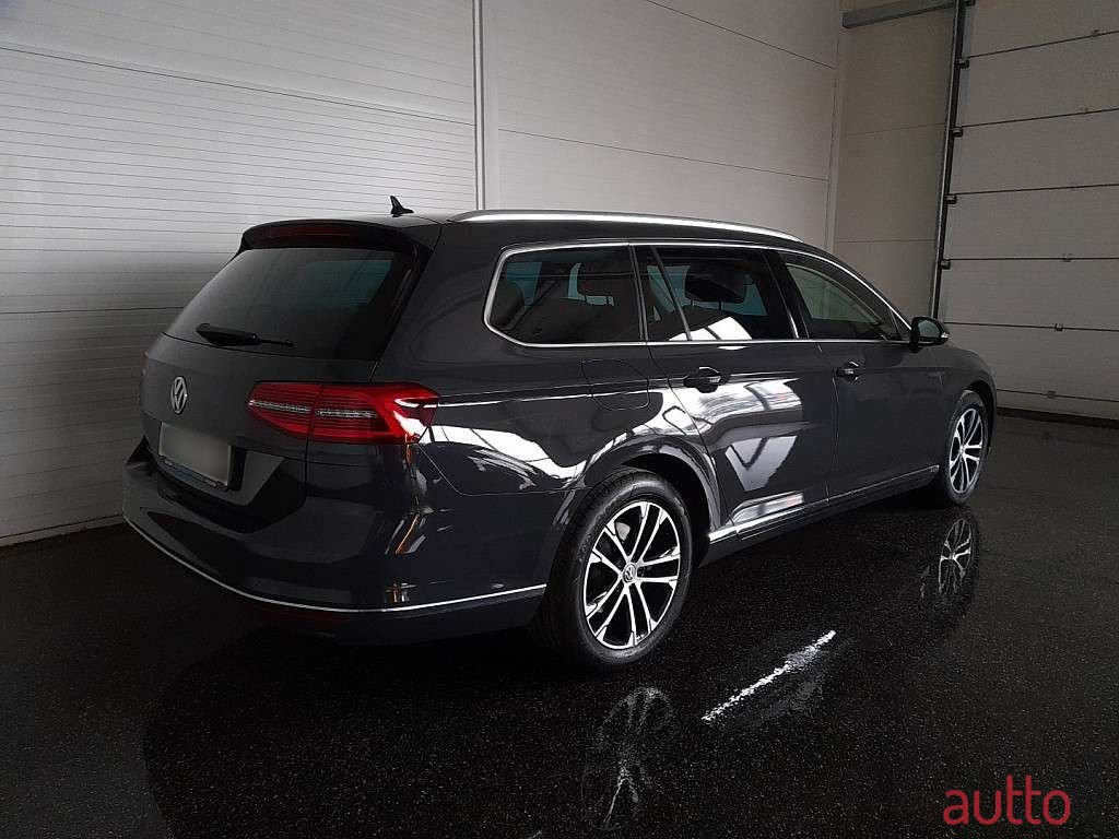 2019' Volkswagen Passat photo #1