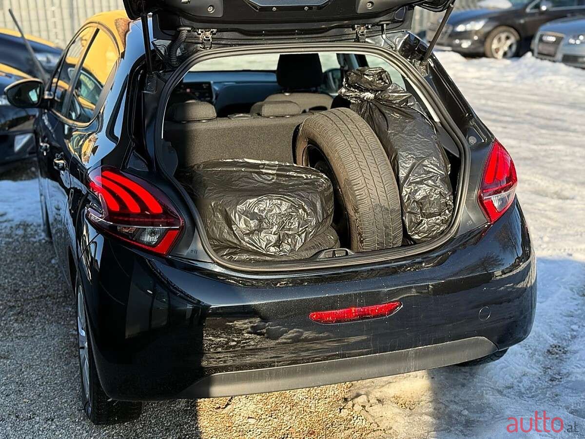 2017' Peugeot 208 photo #6