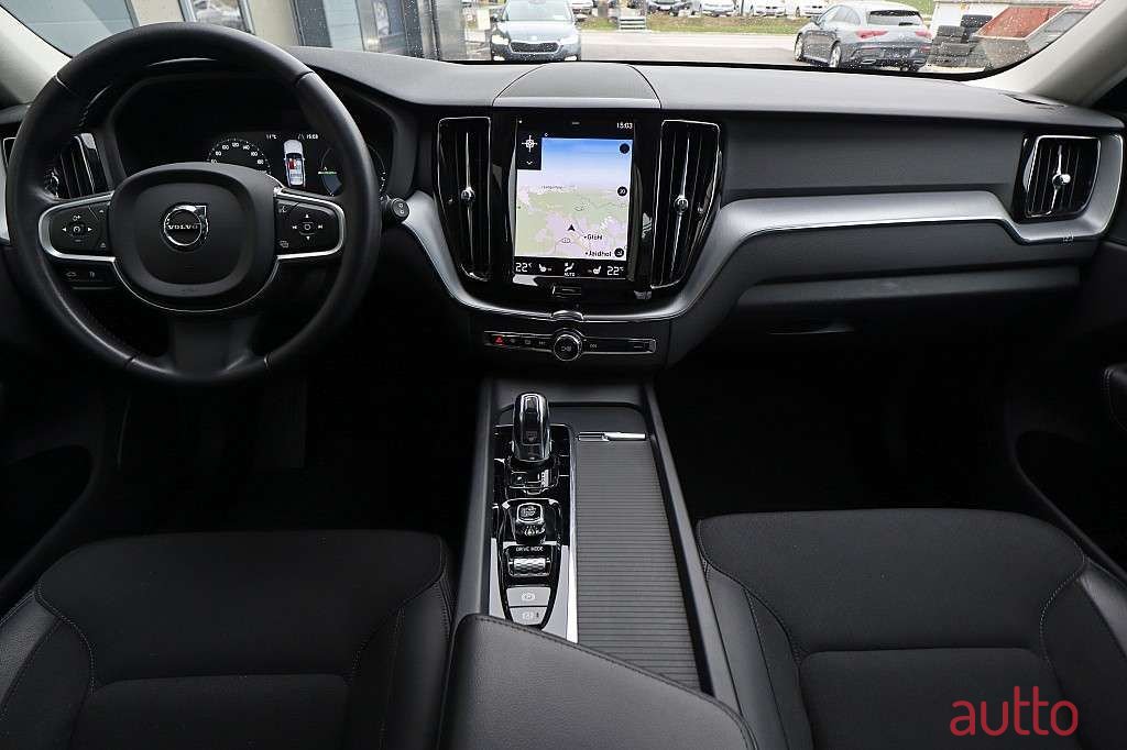 2019' Volvo XC60 photo #5