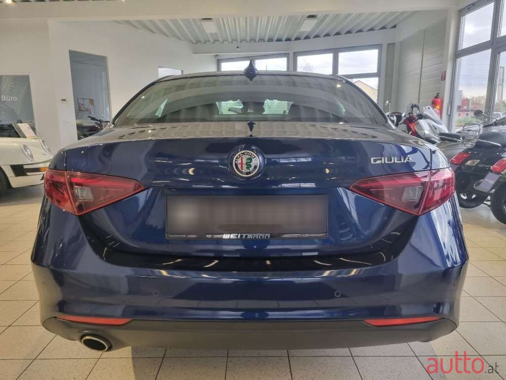 2017' Alfa Romeo Giulia photo #1