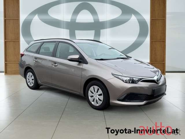 2016' Toyota Auris photo #5