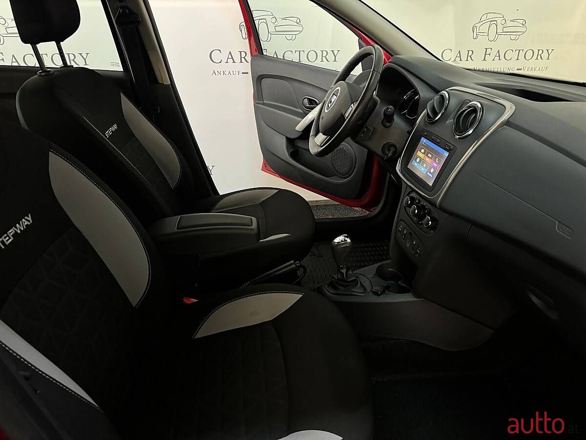 2016' Dacia Sandero photo #5