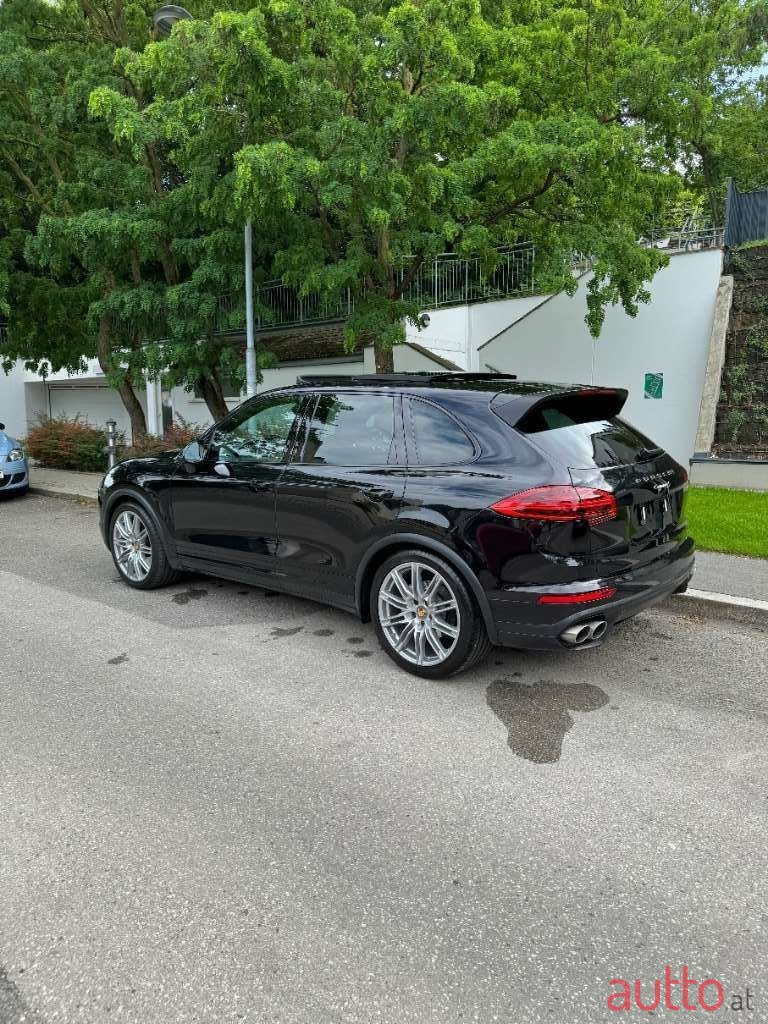 2017' Porsche Cayenne photo #6