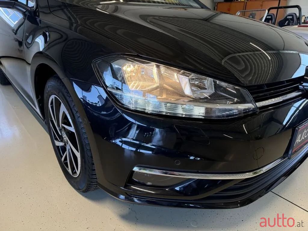 2019' Volkswagen Golf photo #6