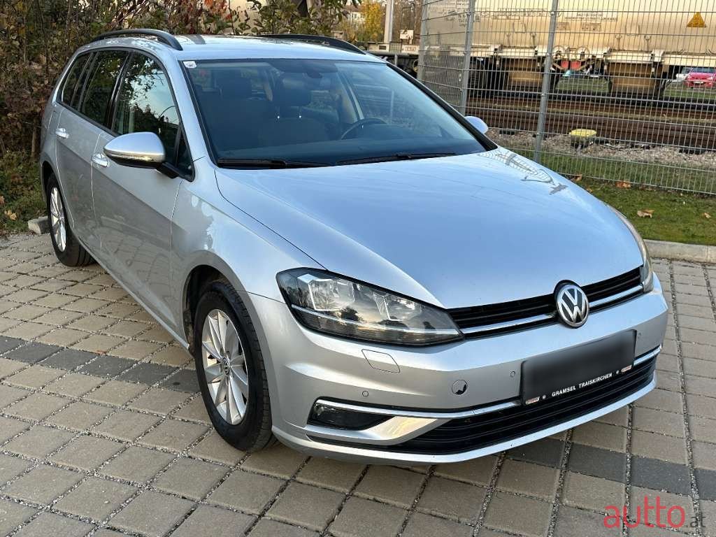 2018' Volkswagen Golf photo #2