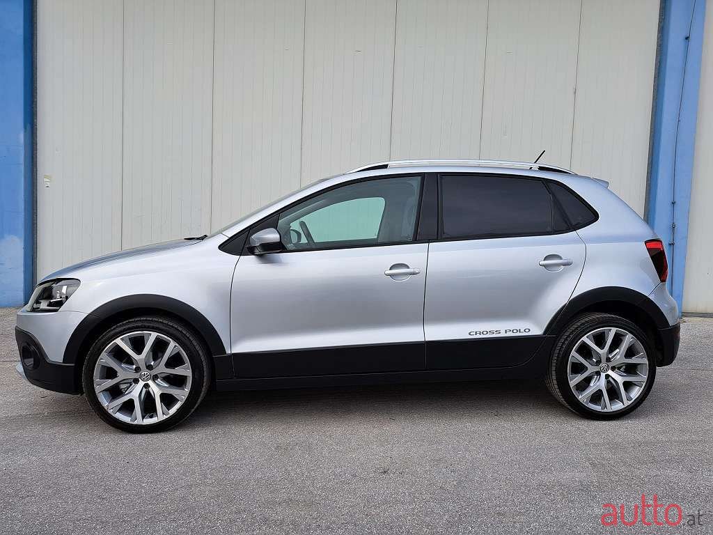 2015' Volkswagen Polo photo #5