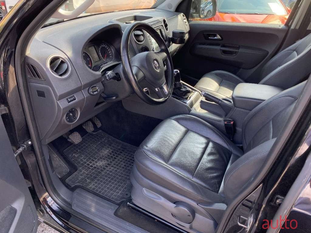 2011' Volkswagen Amarok photo #5