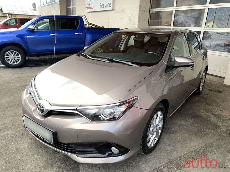 2015' Toyota Auris photo #3