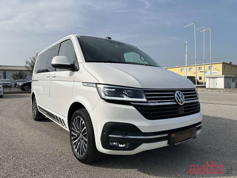 2020' Volkswagen Multivan photo #3