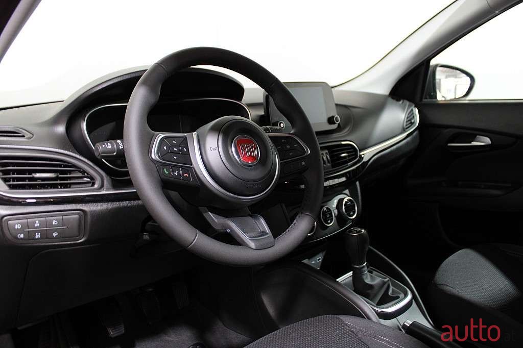 2022' Fiat Tipo photo #5