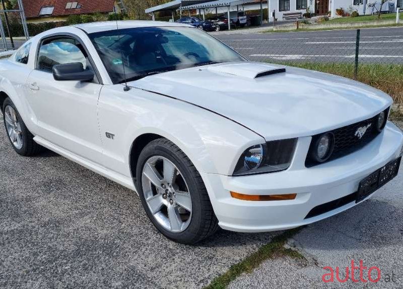 2006' Ford Mustang photo #3