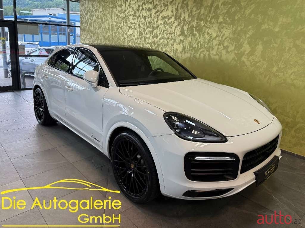 2020' Porsche Cayenne photo #1
