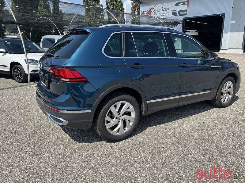 2021' Volkswagen Tiguan photo #4