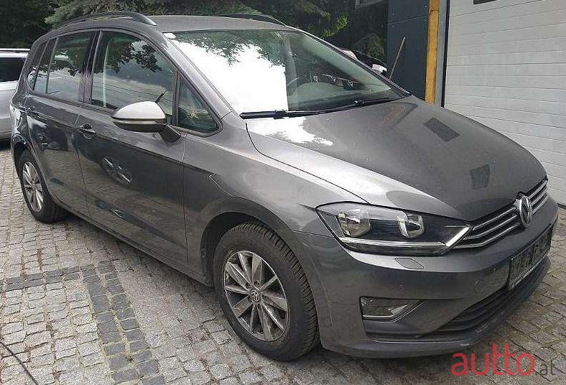 2017' Volkswagen Golf photo #1