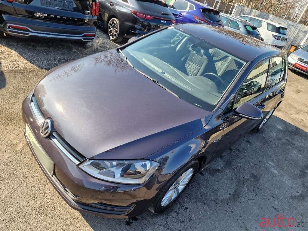 2015' Volkswagen Golf photo #2