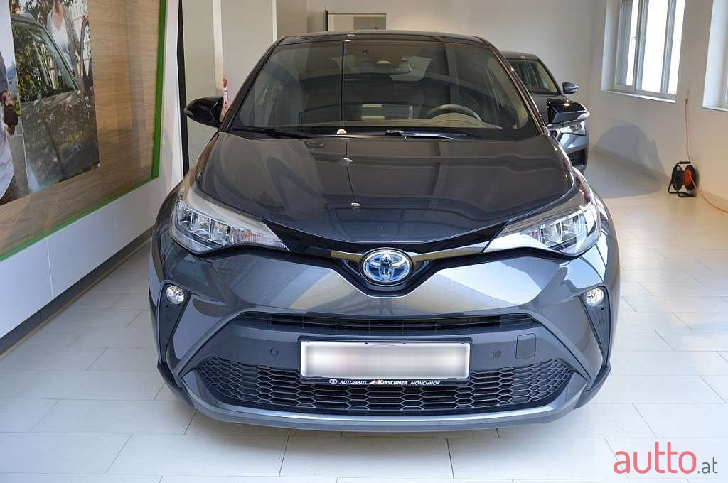 2022' Toyota C-HR photo #2