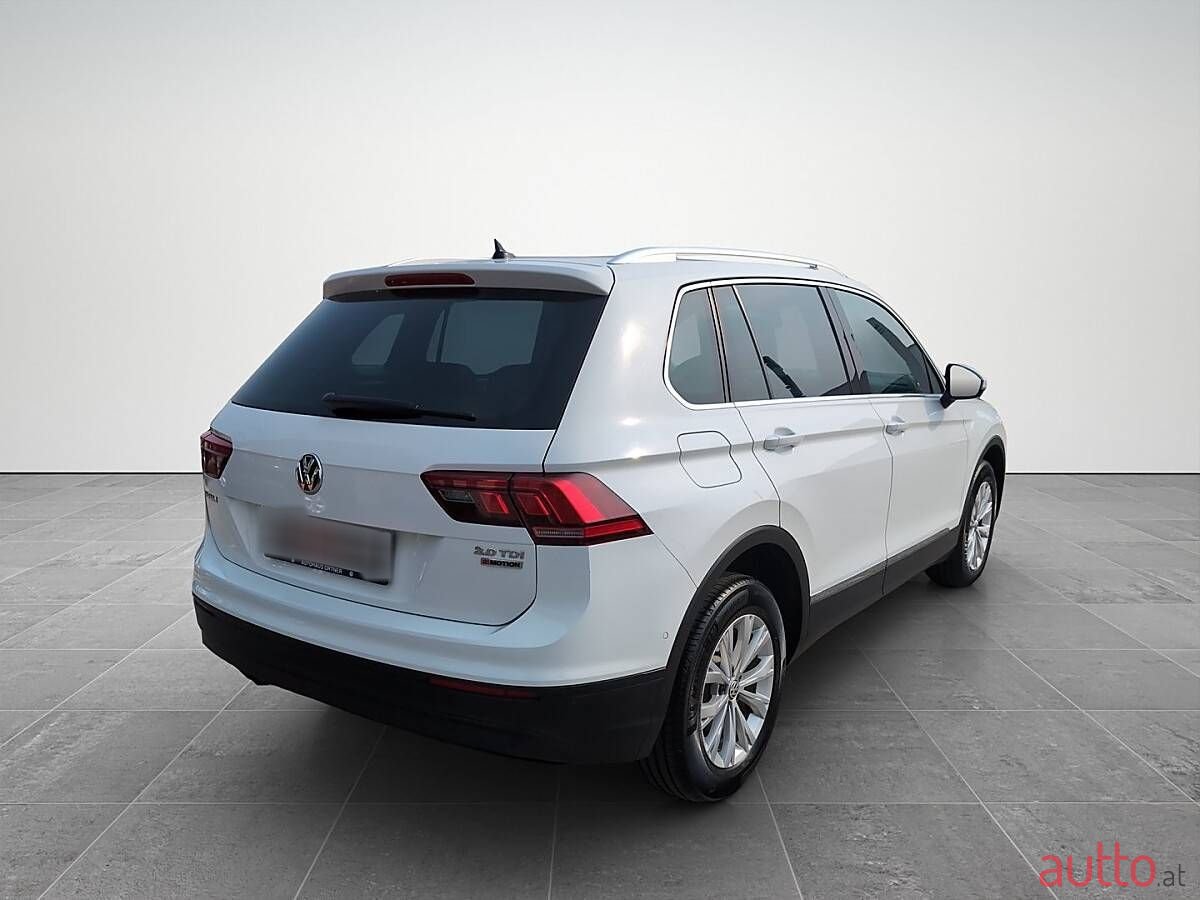2017' Volkswagen Tiguan photo #6