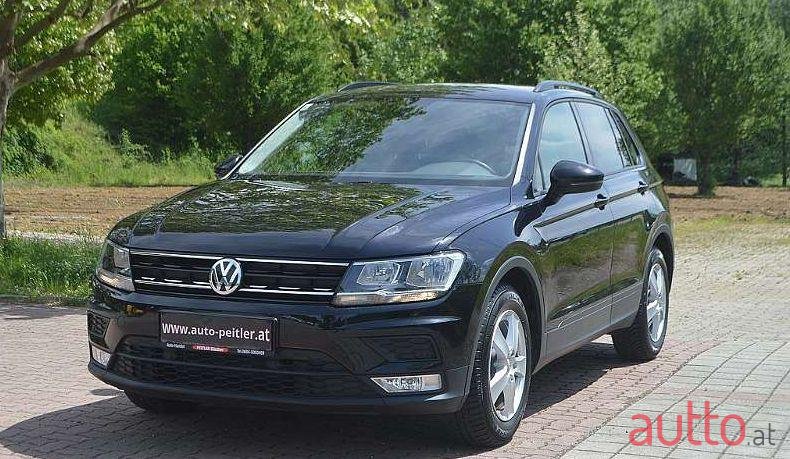 2017' Volkswagen Tiguan photo #1