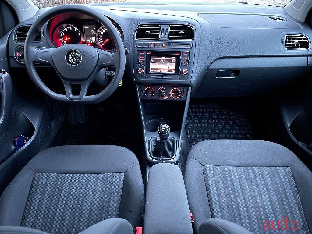 2015' Volkswagen Polo photo #4