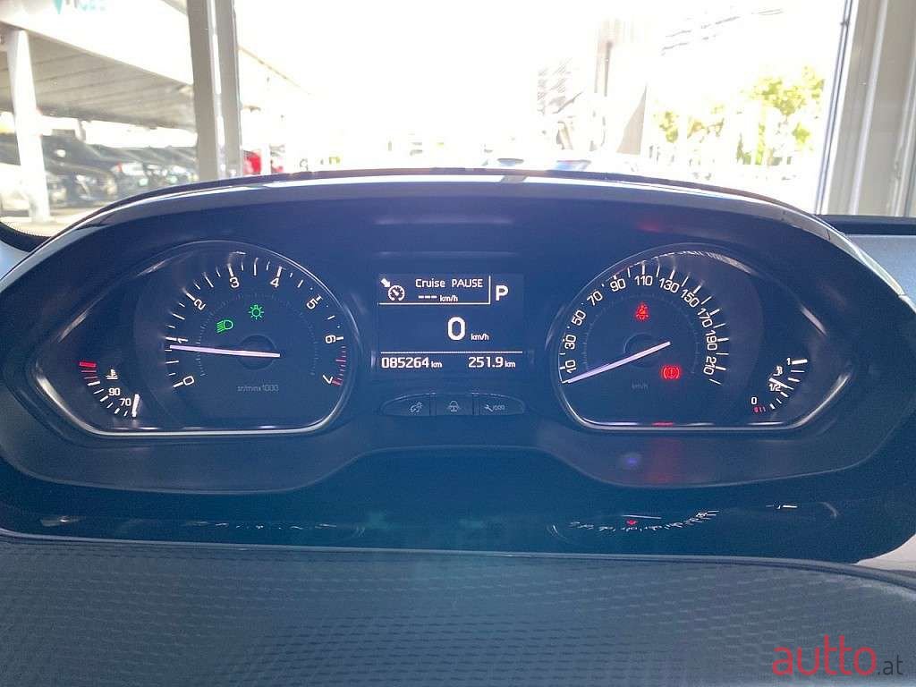 2016' Peugeot 2008 photo #6