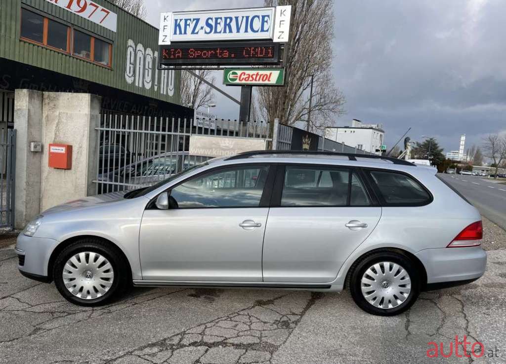 2008' Volkswagen Golf photo #2