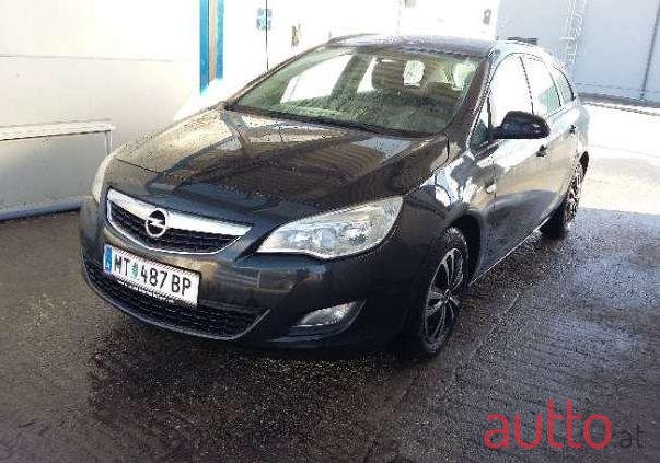 2011' Opel Astra photo #1