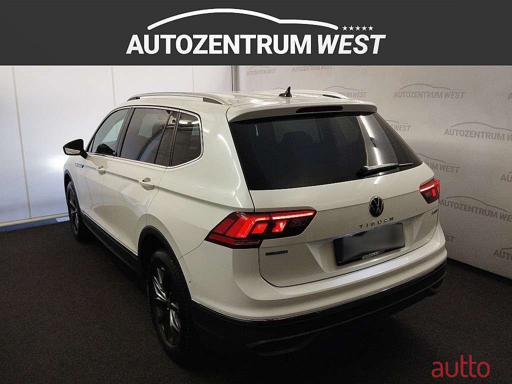 2023' Volkswagen Tiguan photo #4