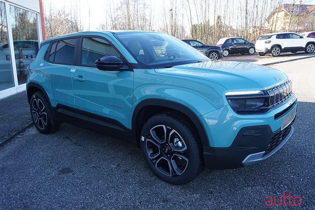 2023' Jeep Avenger photo #3