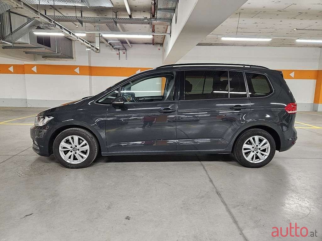 2020' Volkswagen Touran photo #4