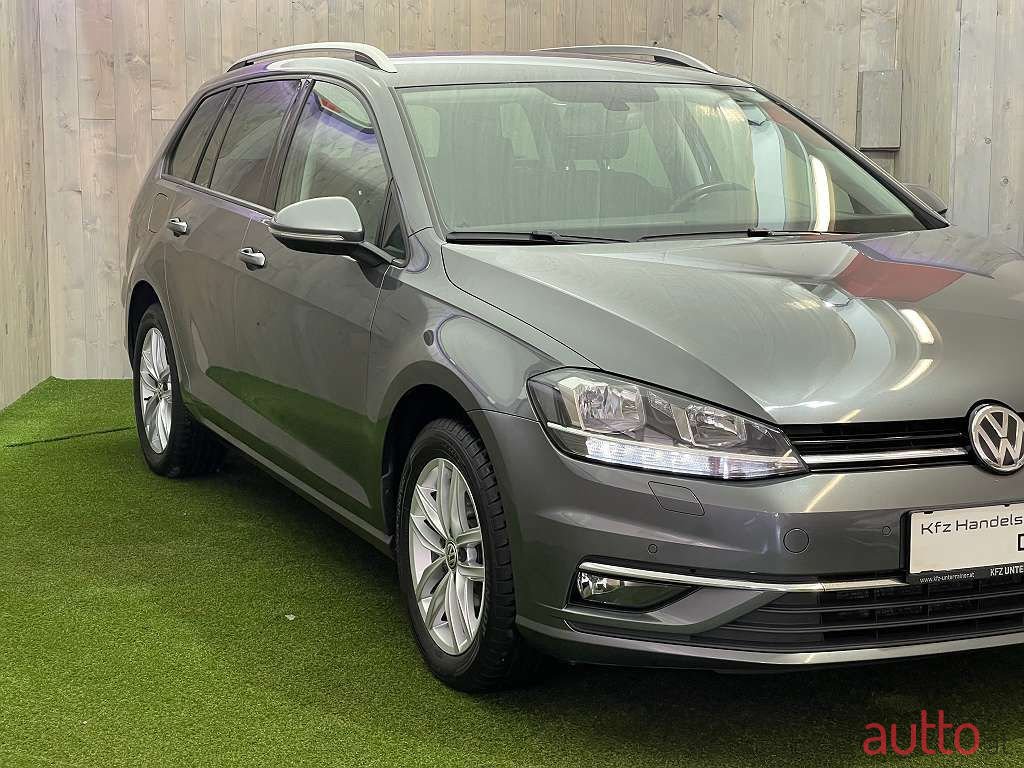 2017' Volkswagen Golf photo #5