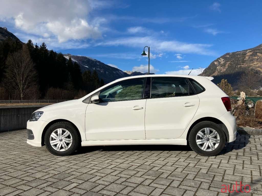 2012' Volkswagen Polo photo #2