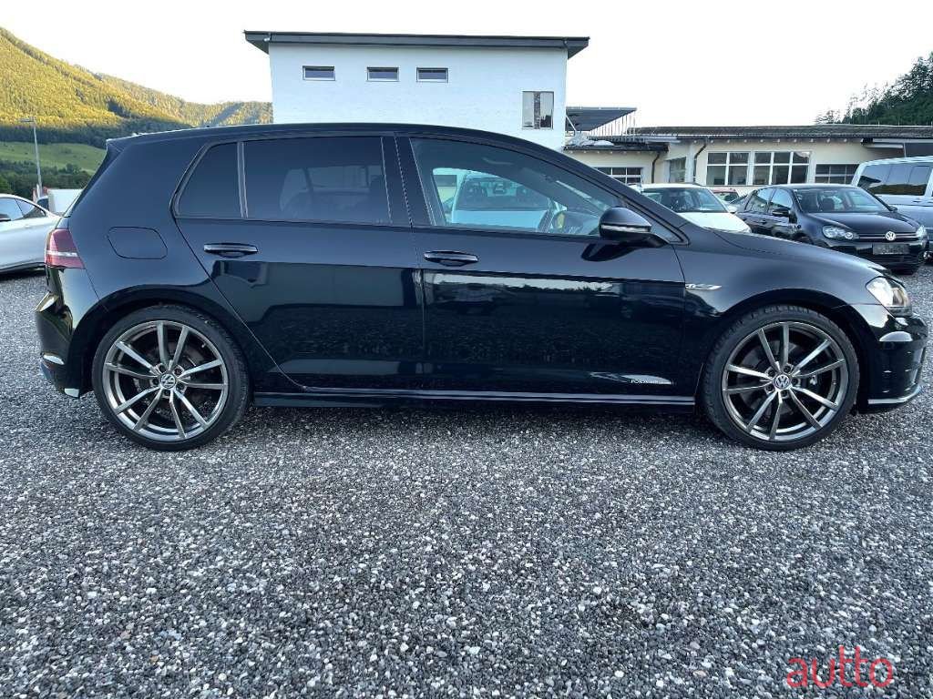 2015' Volkswagen Golf photo #4