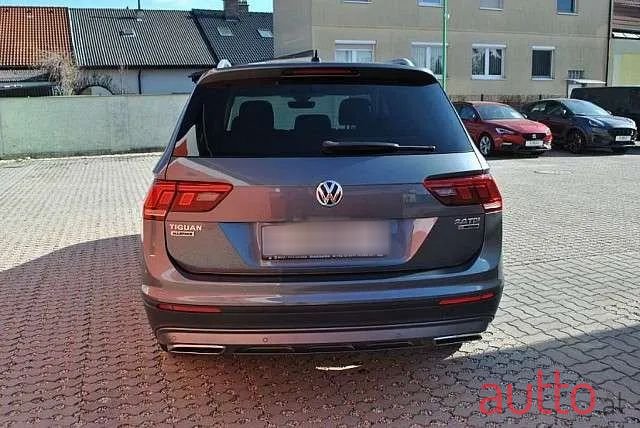 2018' Volkswagen Tiguan Allspace photo #5