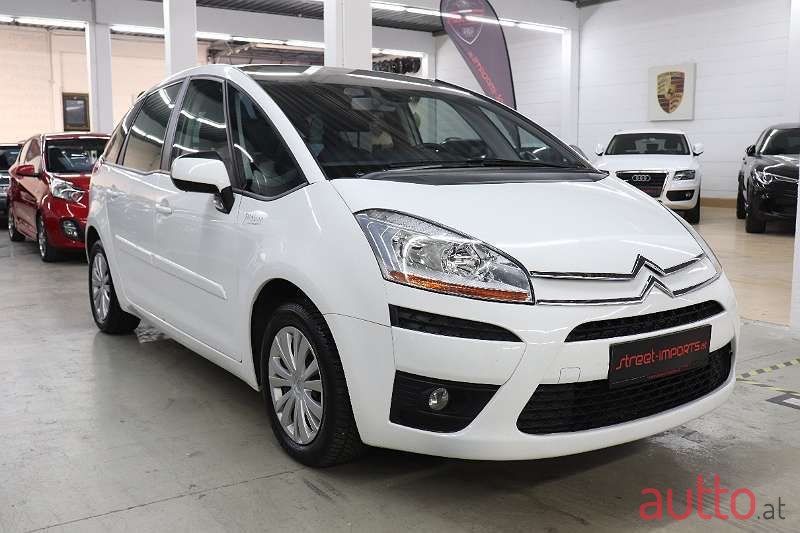 2010' Citroen C4 Picasso photo #1