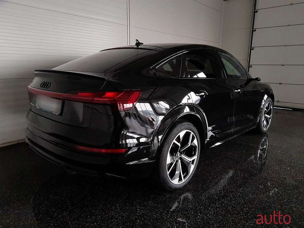 2022' Audi e-tron photo #2