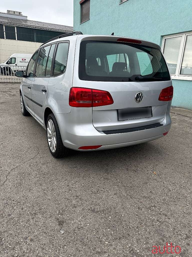 2014' Volkswagen Touran photo #4